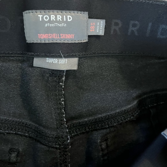 Torrid Bombshell Skinny Super Soft Gray Wash Jeans Size‎ 18S - Picture 3 of 5
